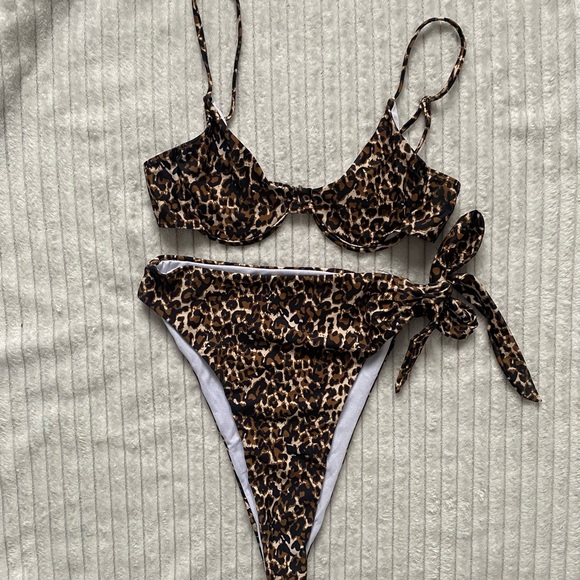 Adonis Bikini Set - Picture 2 of 2